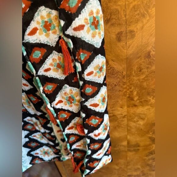 Viscose Neck scarf with tassels - Picture 4 of 4